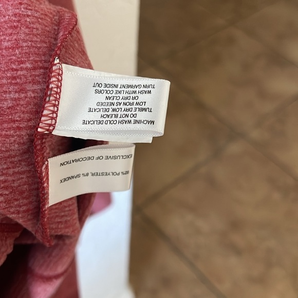 Cutter and Buck red dry teck - Picture 5 of 5